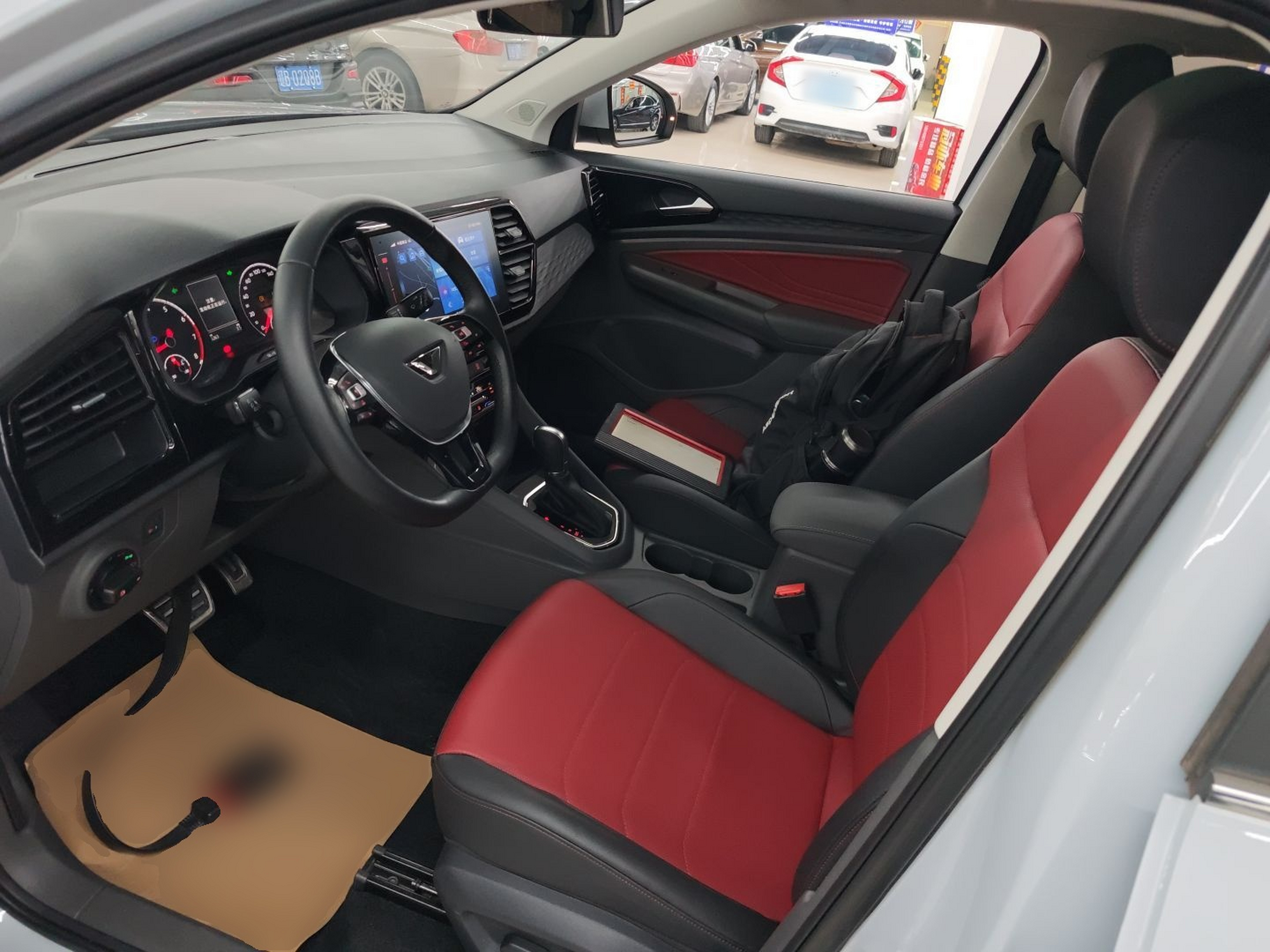 Переднее сиденье в автомобиле