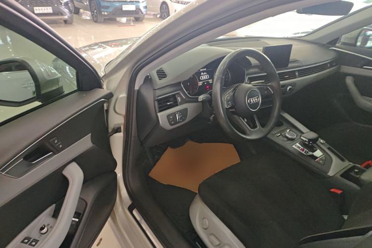 Used Audi A4L 2017 Plus 40 TFSI Ambition Model
