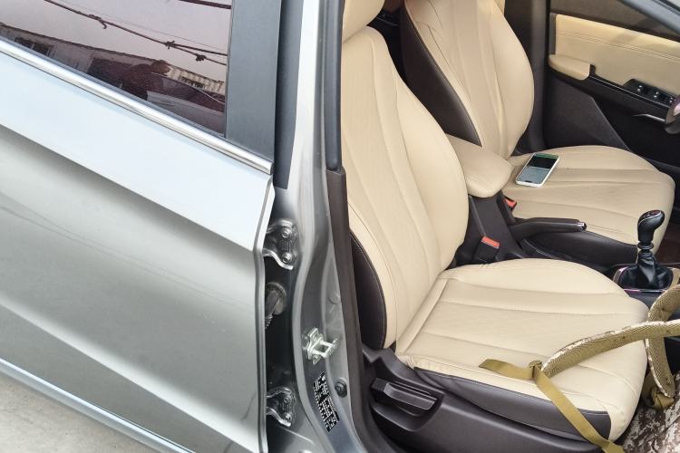 Used Baojun 310W 2017 1.5L Manual Fashion Model China V
