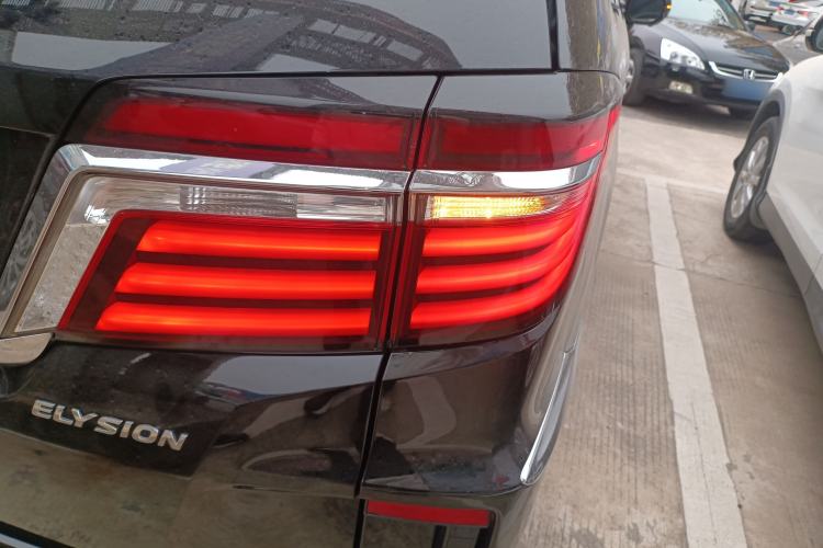 Used Honda Elysion 2016 2.4L Classic Edition
