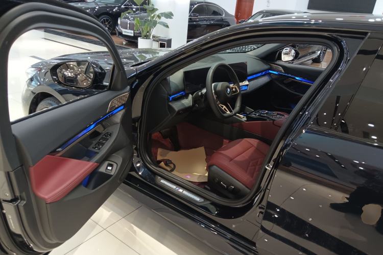 Used BMW 5 Series 2025 530Li Luxury Edition M Sport Package