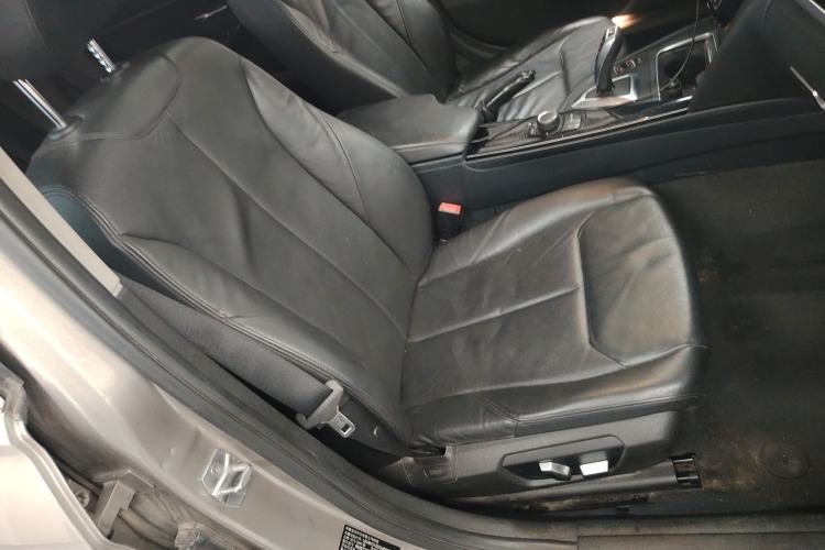 Used BMW 3 Series 2016 320Li Ambition Model
