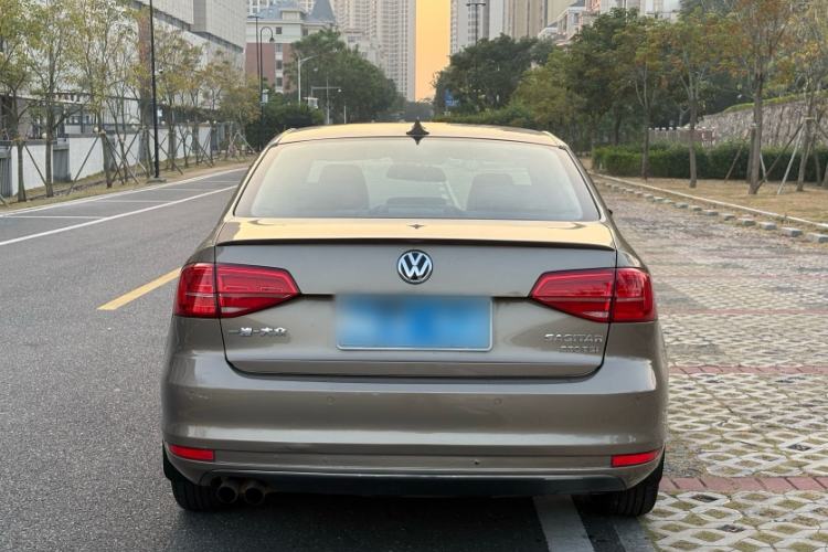 Used Volkswagen Sagitar 2017 230TSI Automatic Comfort Version
