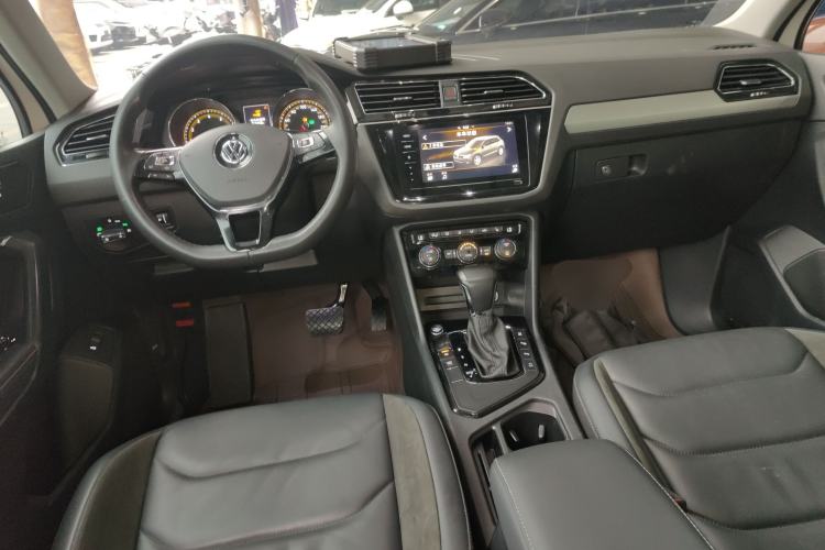 Used Volkswagen Tiguan L 2020 330TSI Automatic Two-Wheel Drive Smart Luxury Edition China VI Standard
