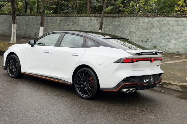 Used Changan UNI-V 2025 Model Third-Generation 2.0T Dynamic Edition