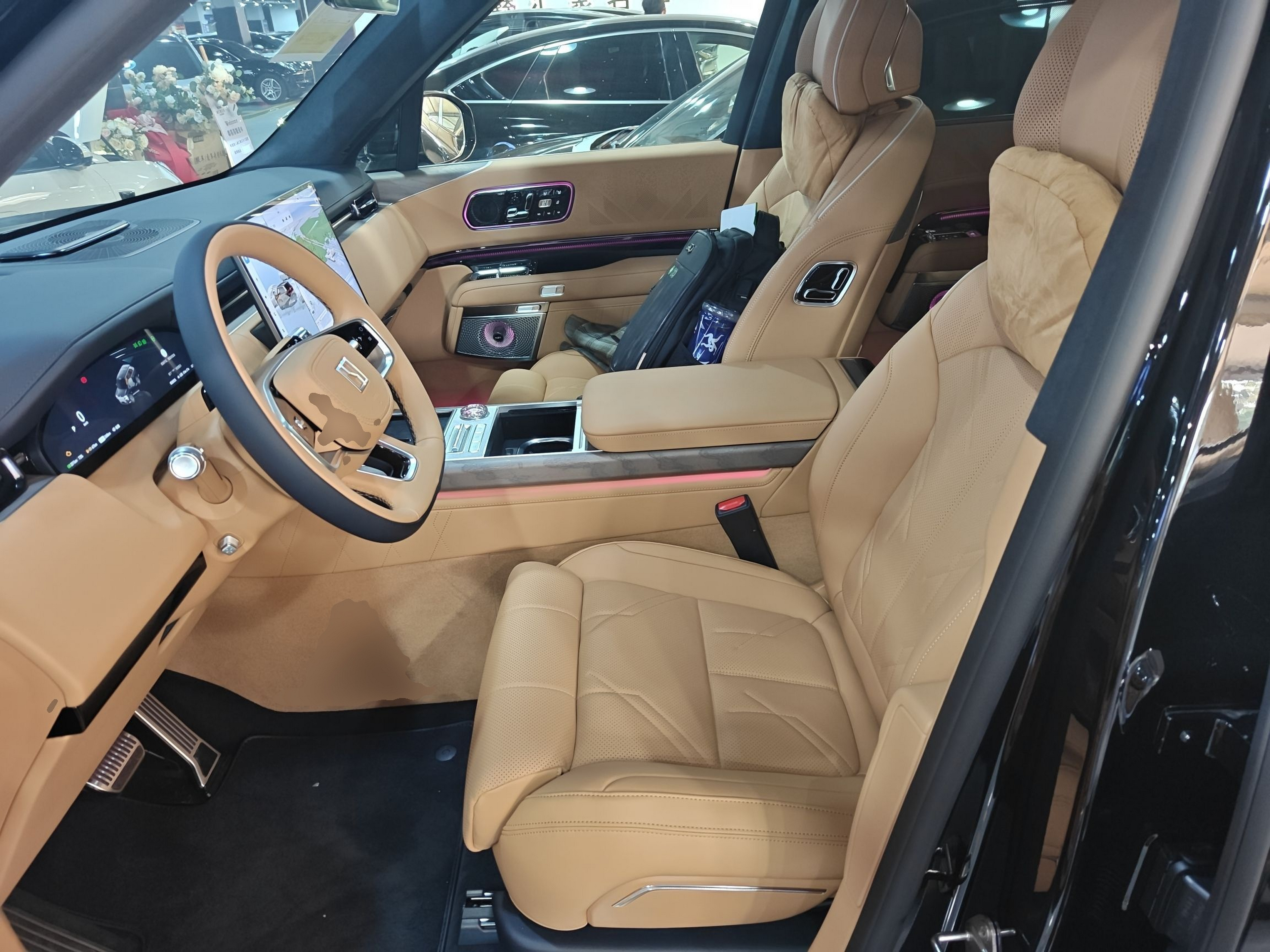 المقاعد الأمامية داخل السيارة