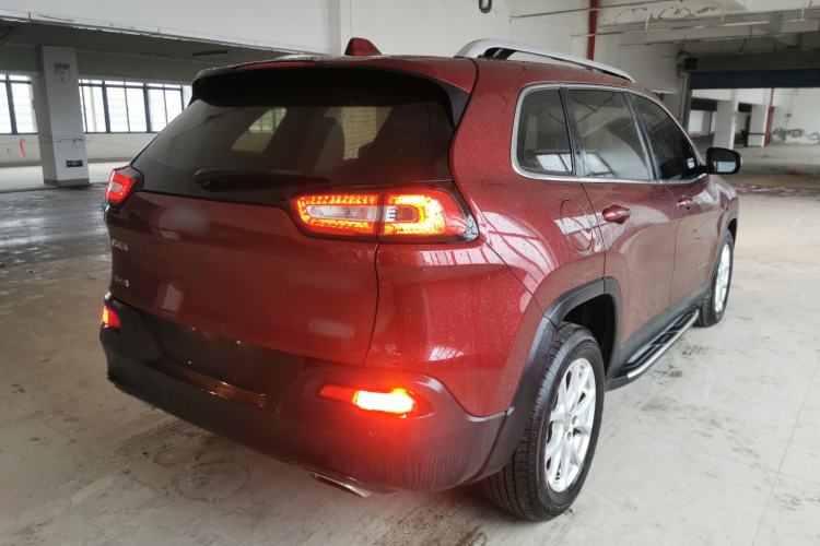 Used  Cherokee 2016 2.4L Leading Edition