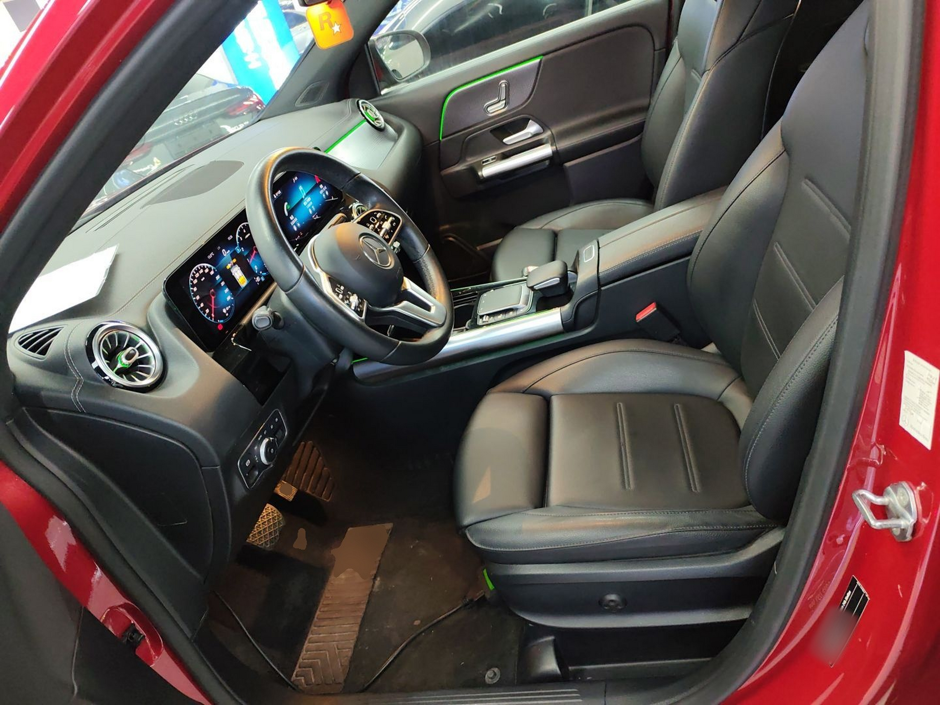 Переднее сиденье в автомобиле