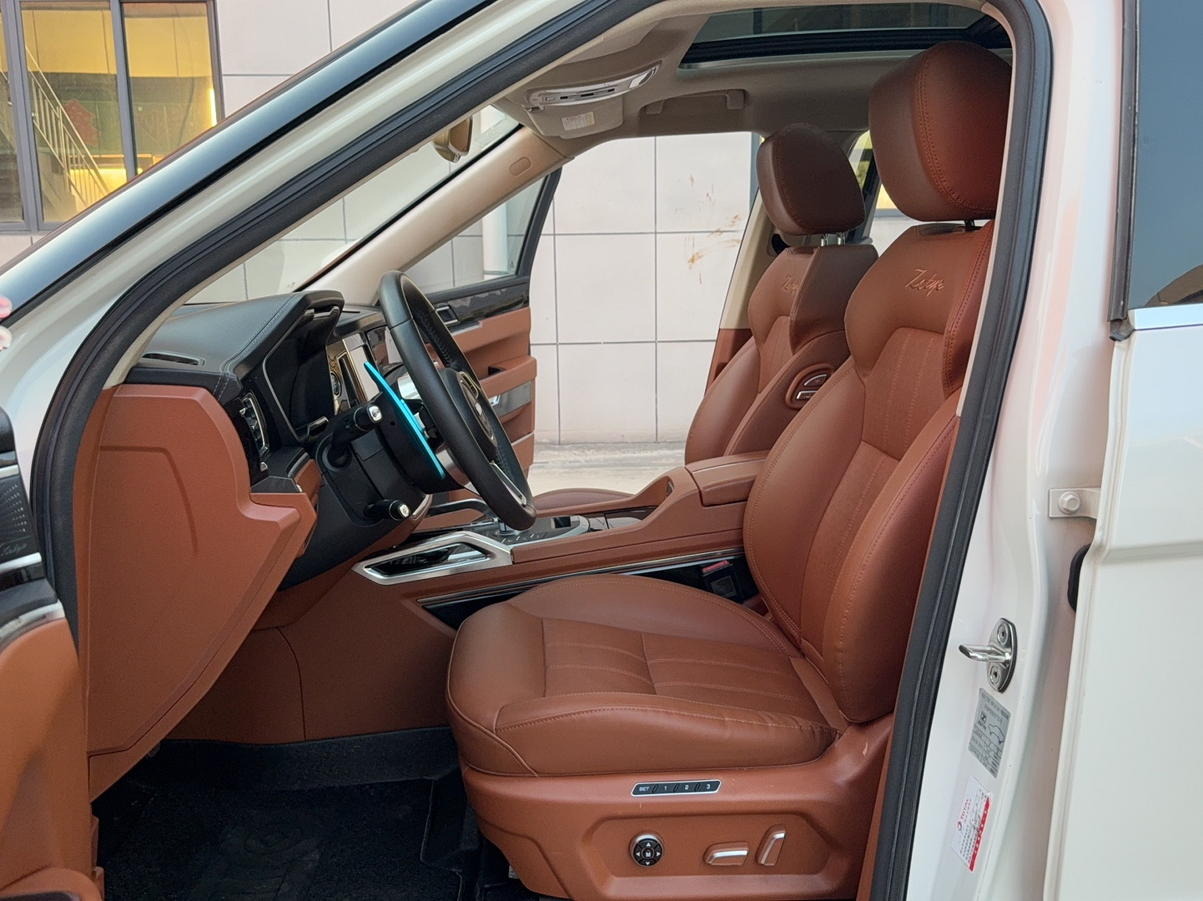 Переднее сиденье в автомобиле