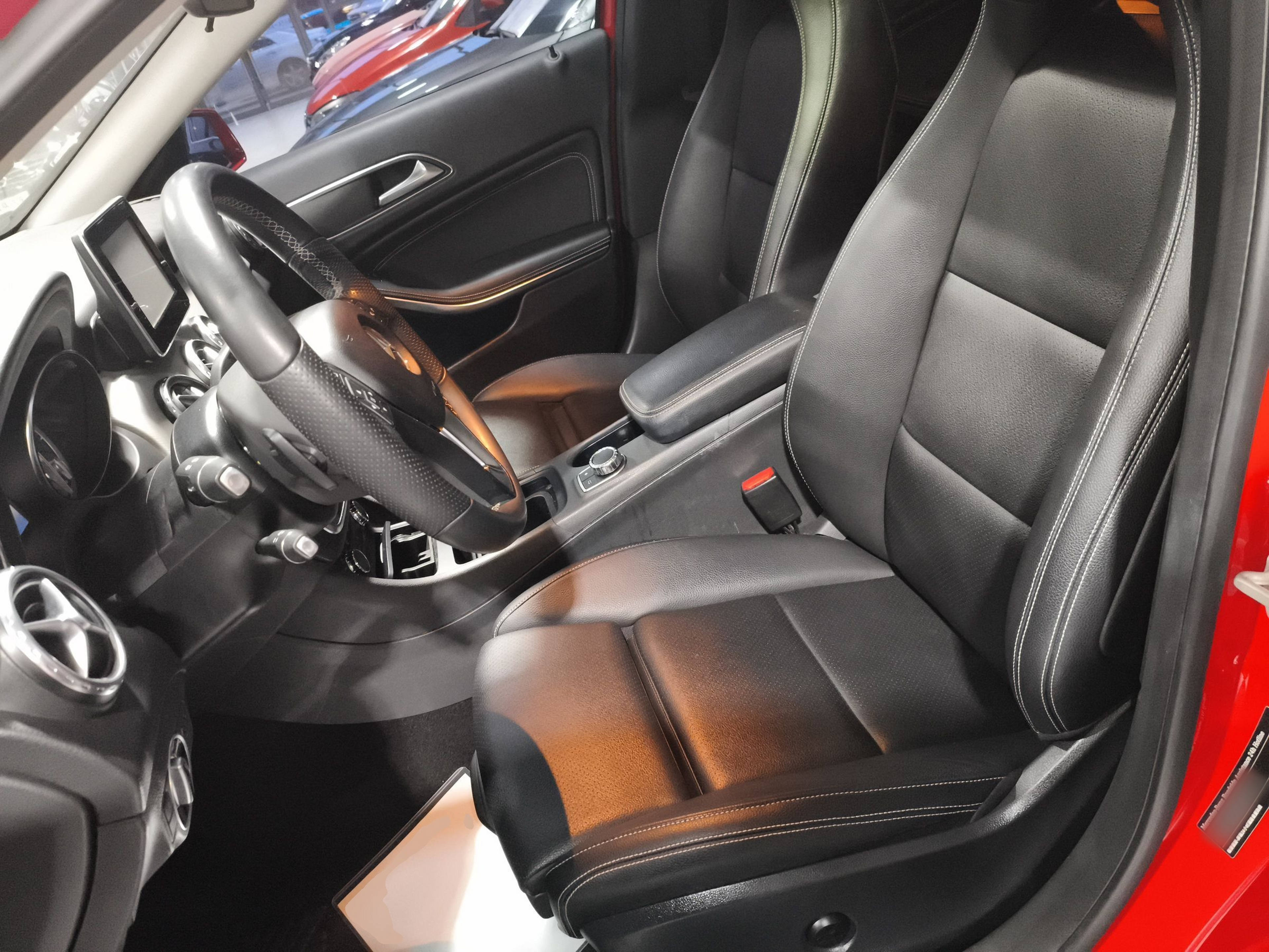 Переднее сиденье в автомобиле