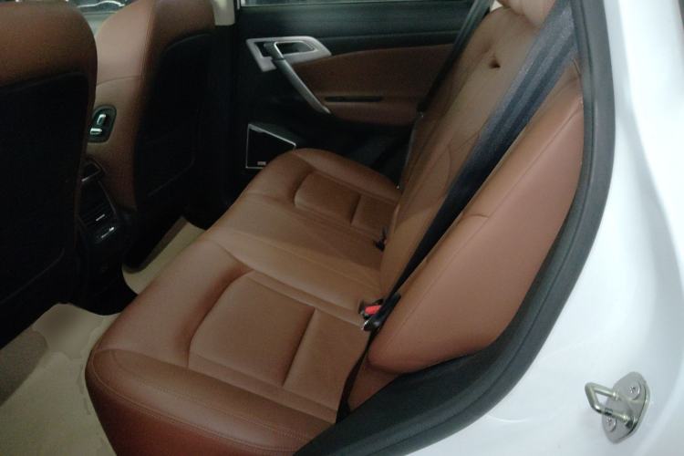 Used Geely Auto Emgrand X7 Sport 2018 1.8TD Automatic Two-Wheel Drive ZhiZun Model with 4G Connectivity
