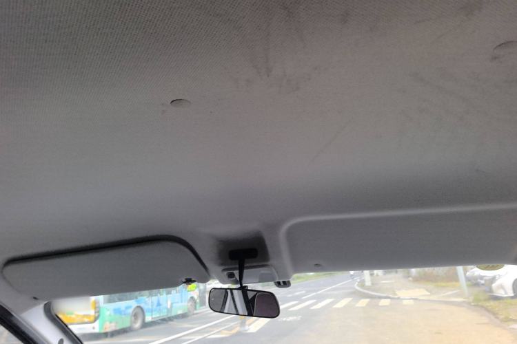 Used Wuling Yangguang 2024 300km Comfort-Grade Passenger Van 60kW
