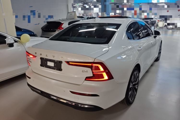 Used Volvo S60 2024 B4 Zhiyuan Luxury Edition
