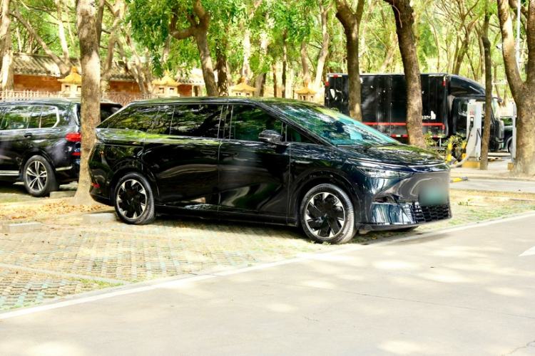 Used XPeng X9 2024 702 Ultra-Long Range Max