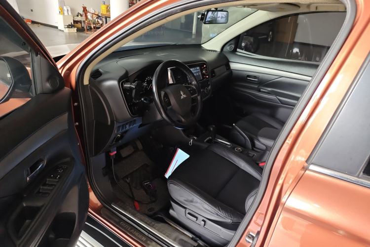 Used Mitsubishi Outlander 2013 2.4L 4x4 Luxury Navigation Edition 5 Seats
