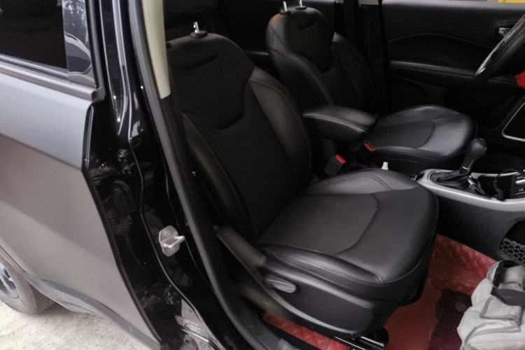 Used  Compass 2019 220T Automatic Enjoyment Version
