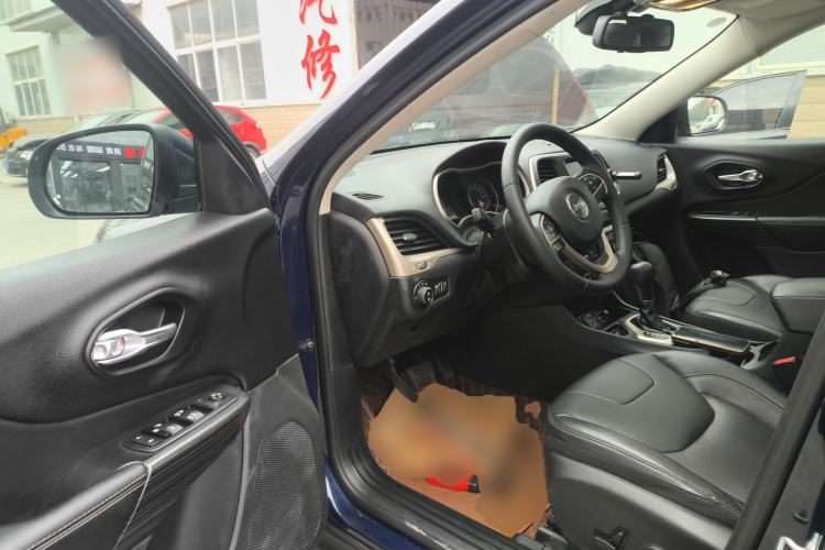 Used  Cherokee 2017 2.0L Superior Edition
