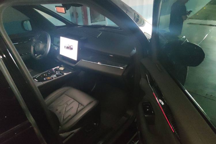 Used Zeekr 009 2024 7-Seater Walk-Through Version Four-Wheel Drive 108 kWh
