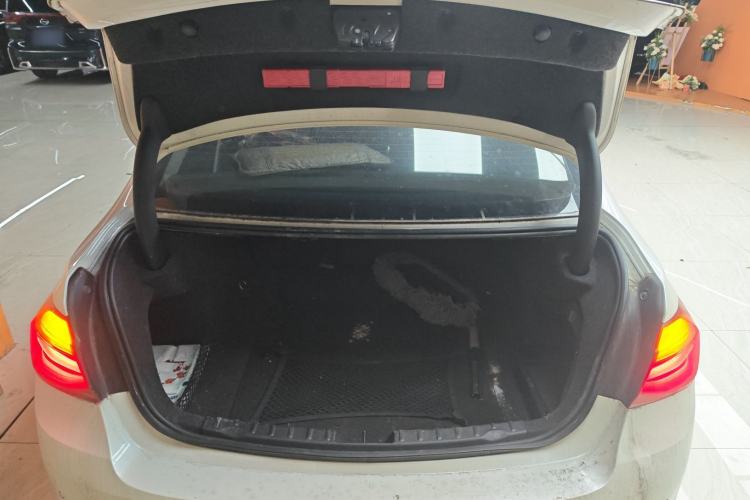 Used BMW 3 Series 2016 320Li Ambition Model
