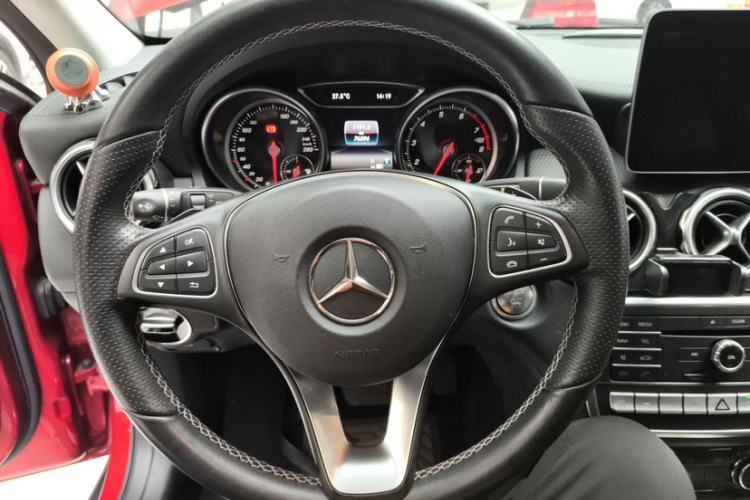 Used Mercedes-Benz GLA 2017 GLA 220 4MATIC Fashion Model
