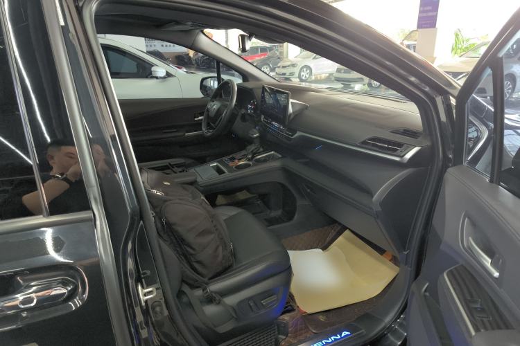 Used Toyota Sienna 2021 2.5L Hybrid Premium Edition