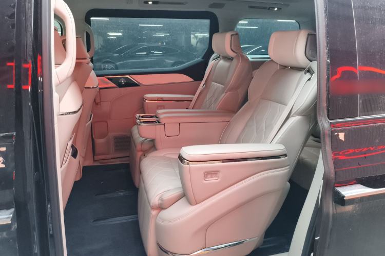 Used Volvo EM90 2025 Ultra Six-Seater