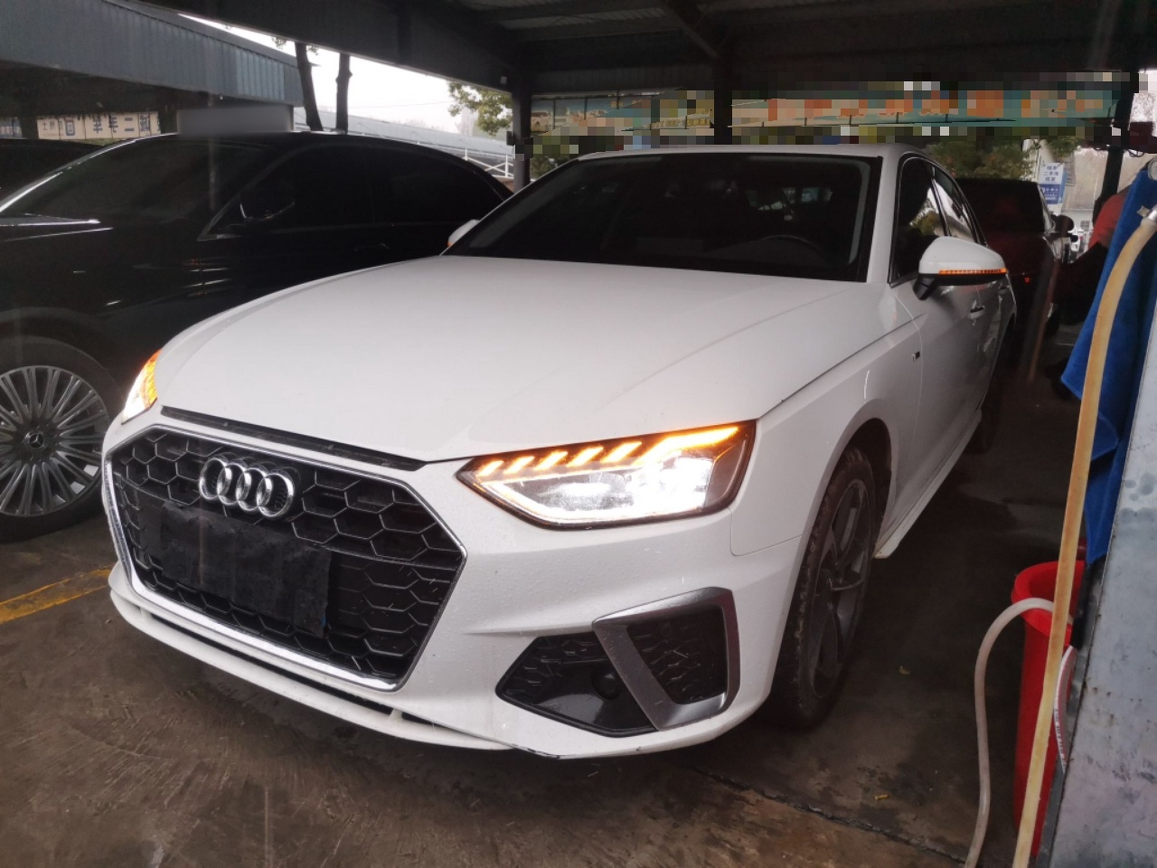 تحت مقدمة السيارة