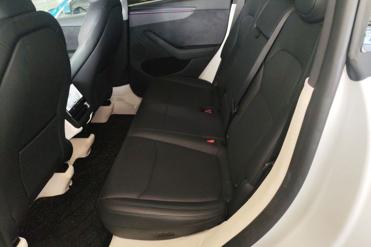 Used Tesla Model Y 2025 Long-Range All-Wheel-Drive Version
