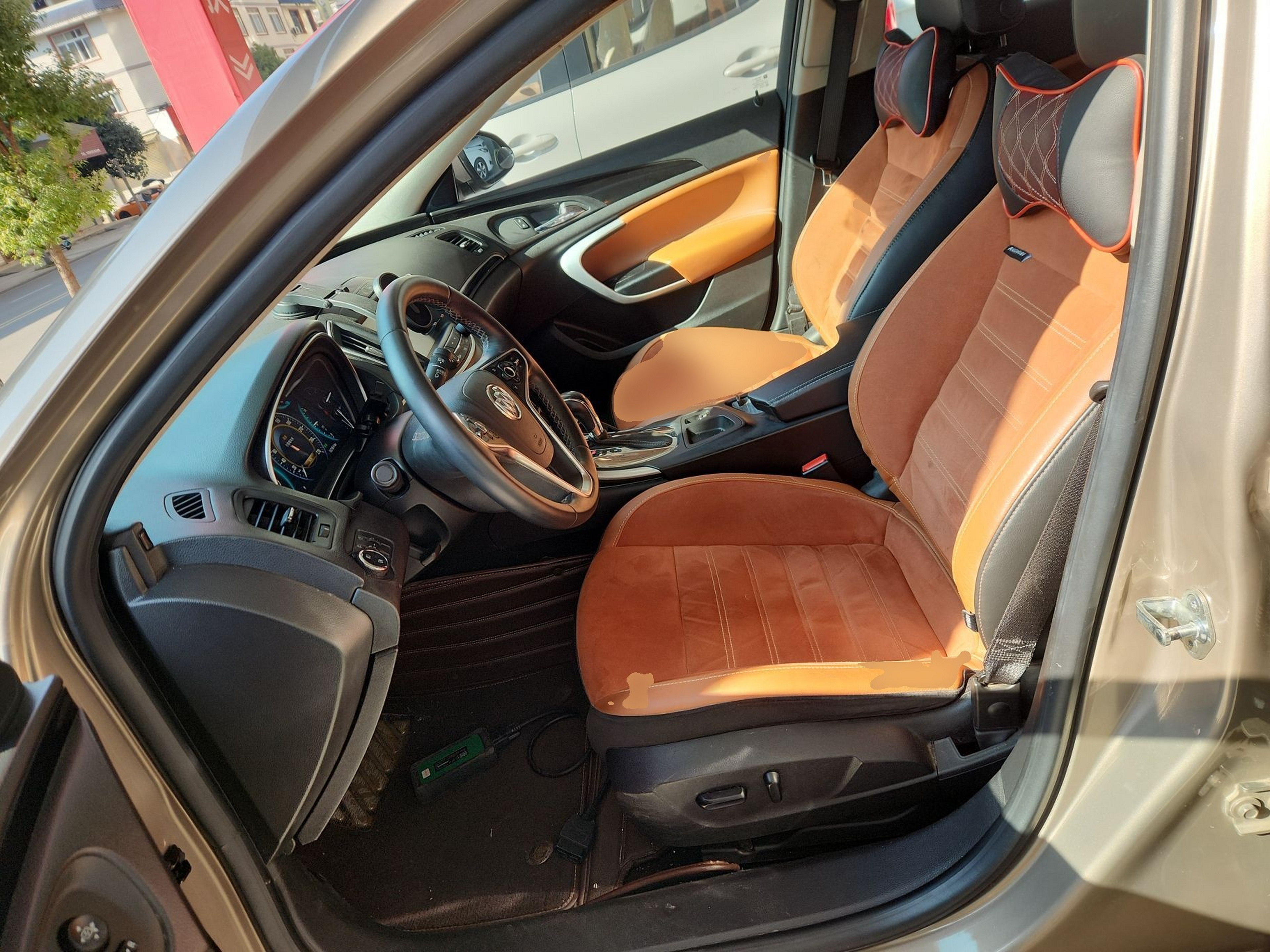 Переднее сиденье в автомобиле