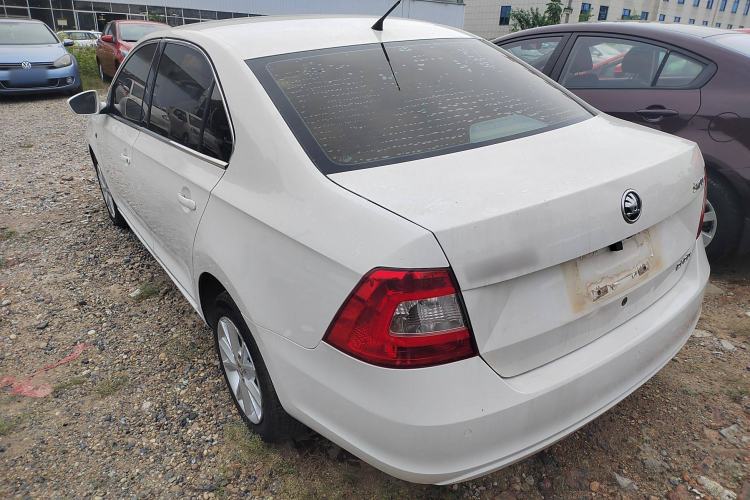 Used Skoda Rapid 2015 1.6L Automatic Smart Selection Model
