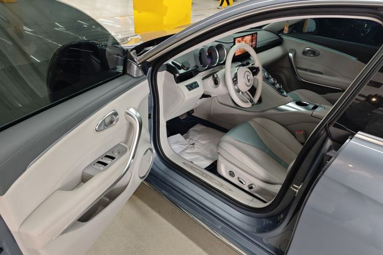 Used ORA Lightning Cat 2022 555 km Luxury Edition
