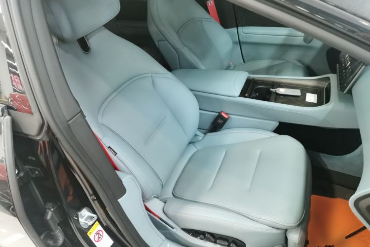 Used  12 2023 700 Three-Laser Rear-Wheel Drive Luxury Edition