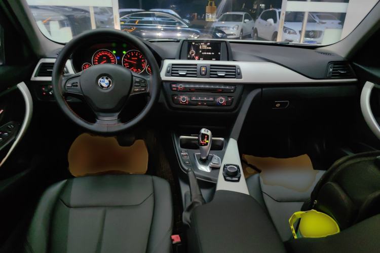 Used BMW 3 Series 2015 316Li Fashion Model
