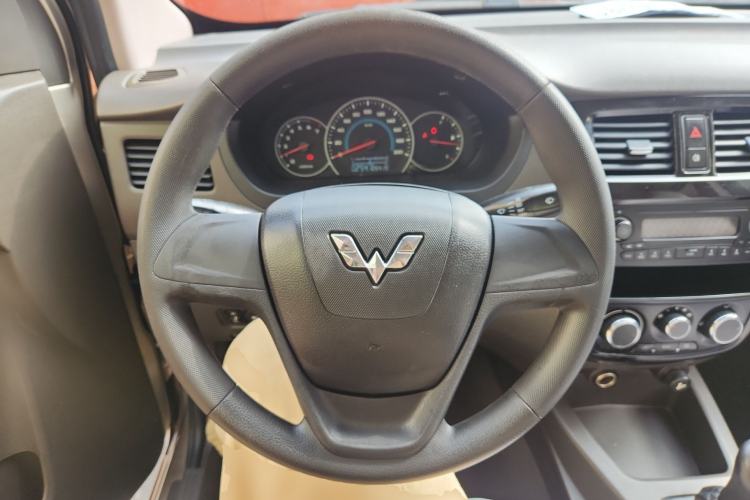 Used Wuling Rongguang V 2016 1.2L Standard Version

