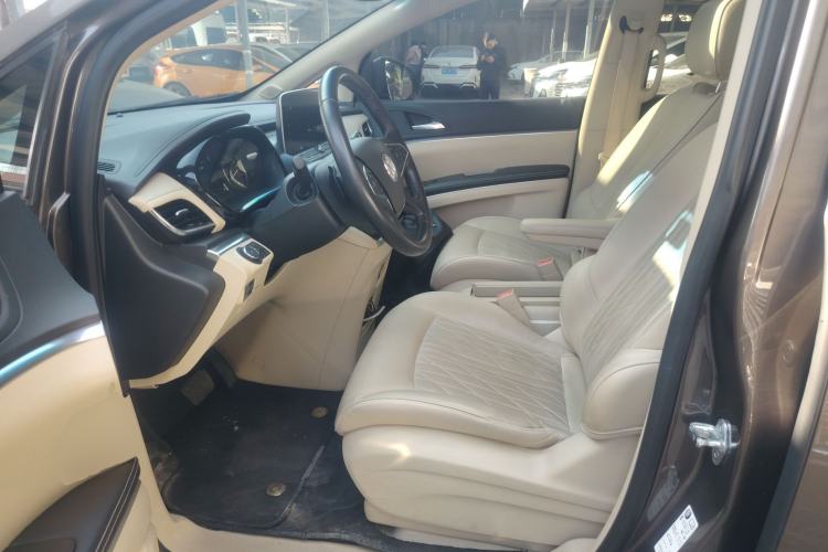 Used Buick GL8 2023 Facelifted Land Cruiser Executive Luxury Version
