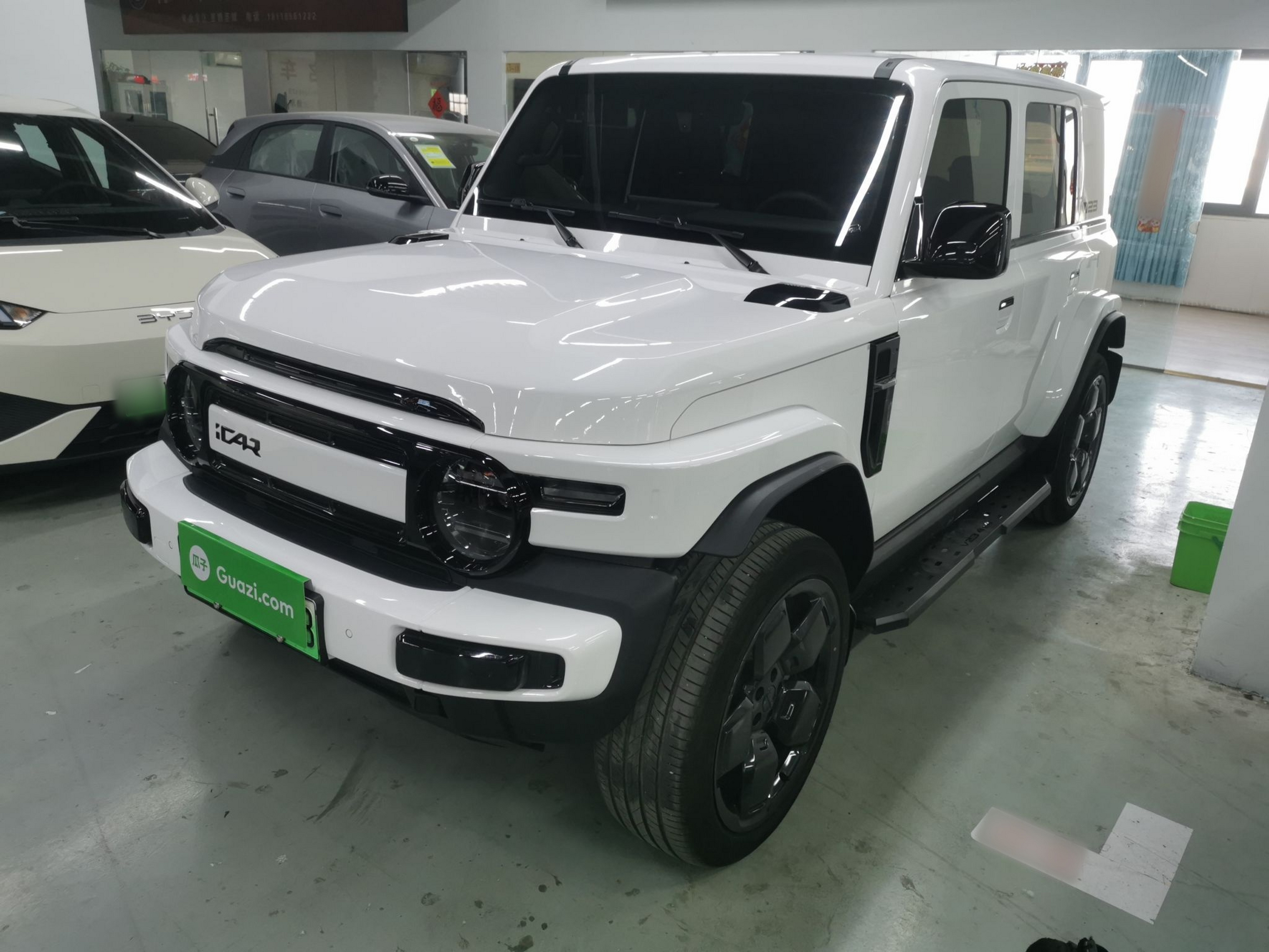 تحت مقدمة السيارة