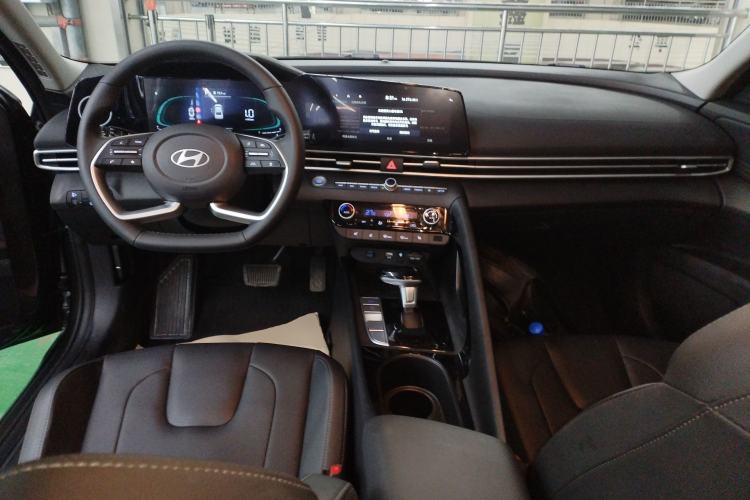 Used Hyundai Elantra 2023 1.5L CVT LUX Prestige Edition