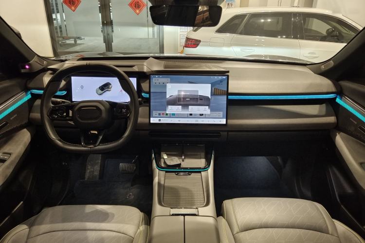 Used Lynk & Co 08 EM-P 2025 220 km All-Wheel-Drive Performance Halo