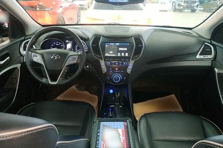 Used Hyundai Santa Fe 2017 2.0T Automatic Two-Wheel Drive Smart Version 7 Seats