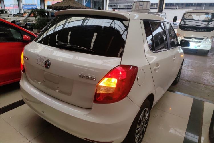 Used Skoda Fabia 2014 1.4L Automatic Crystal Edition
