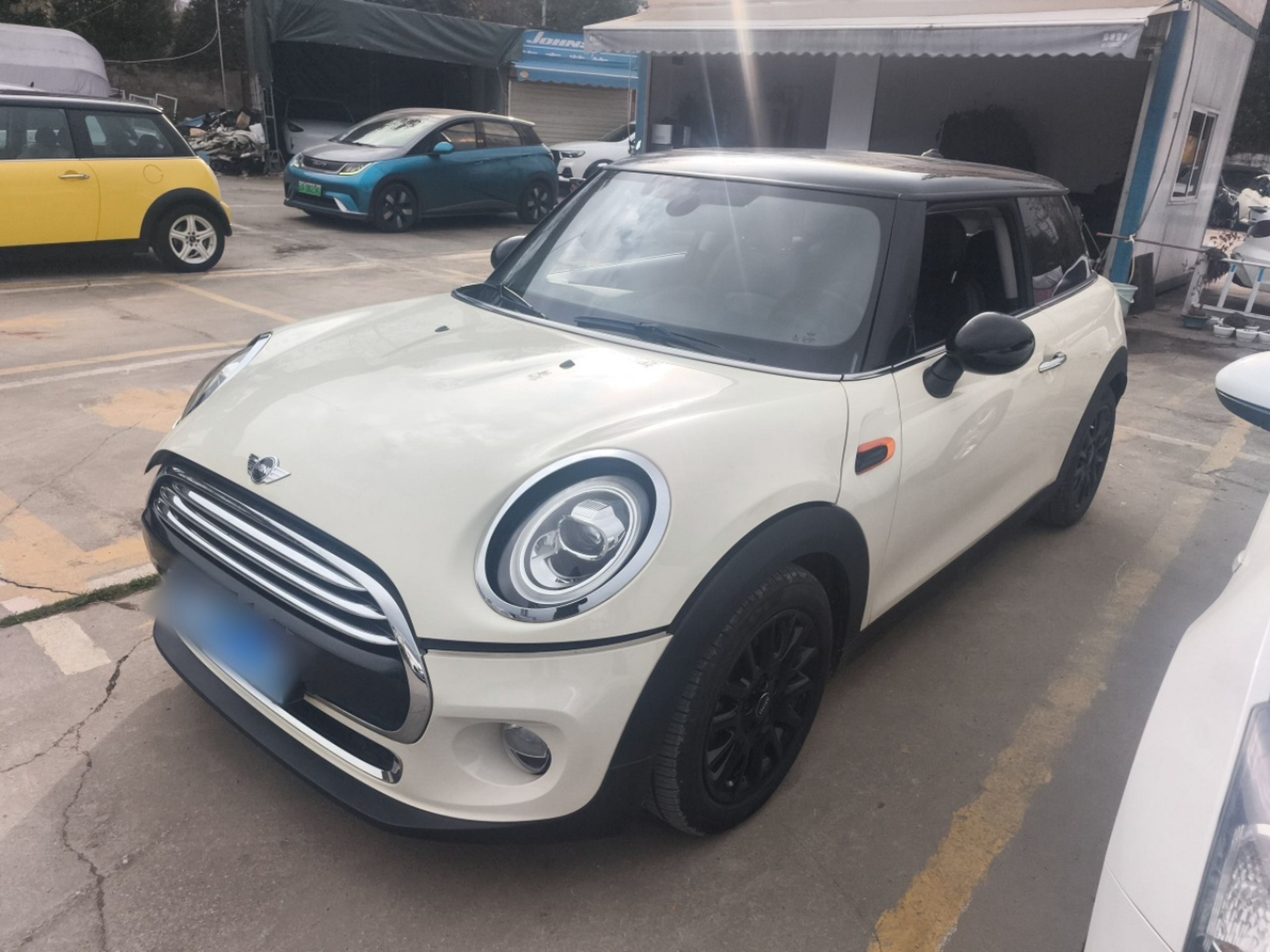 Под передней частью автомобиля