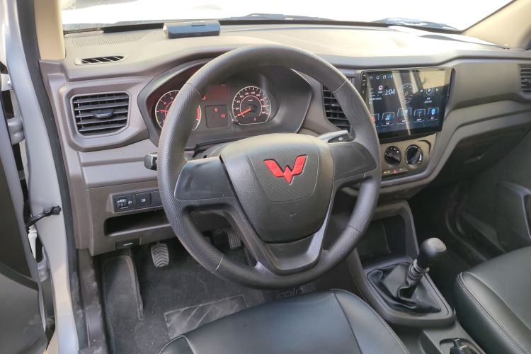 Used Wuling Hongguang V 2022 1.5L Jingqu Edition Enclosed-Window Vehicle with Electric Power Steering LAR
