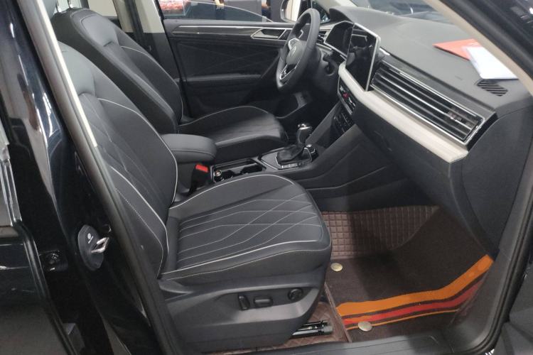 Used Volkswagen Tiguan L 2024 Outstanding Model 330TSI Automatic Two-Wheel Drive R-Line Dragon Glory Edition
