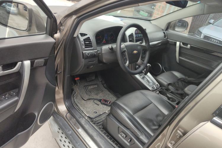 Used Chevrolet Captiva 2015 2.4L 4x4 Flagship Edition 7-Seater
