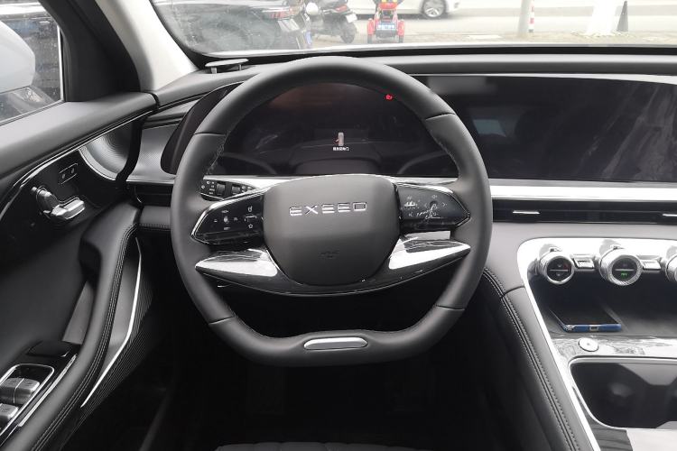 Used  Stellar C-DM 2025 100 Long-Range Plus Two-Wheel Drive
