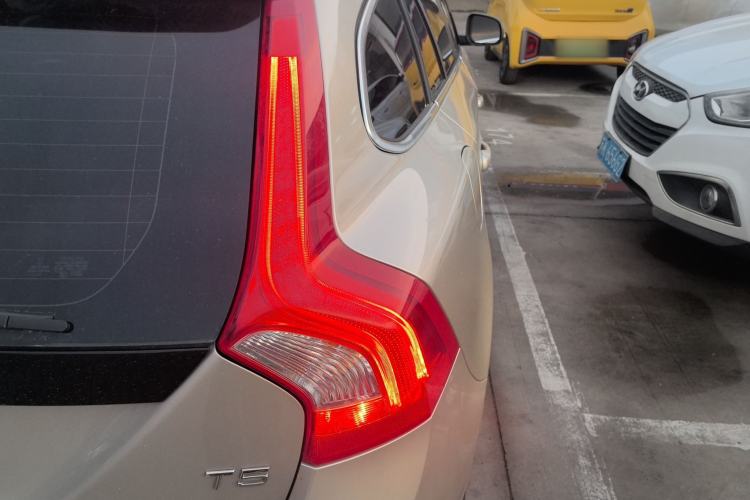 Used Volvo V60 2017 T5 Zhiyi Edition China V Standard