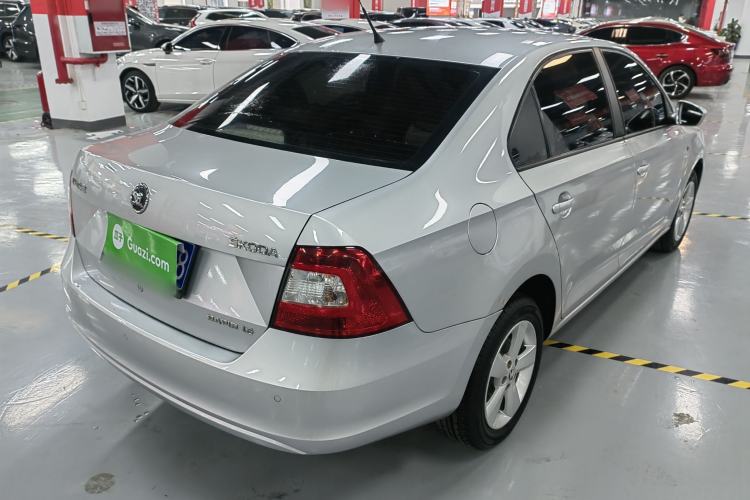 Used Skoda Rapid 2013 1.6L Manual Smart Selection Model
