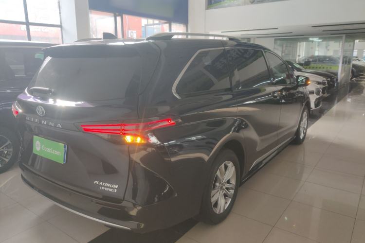 Used Toyota Sienna 2021 2.5L Hybrid Platinum Edition
