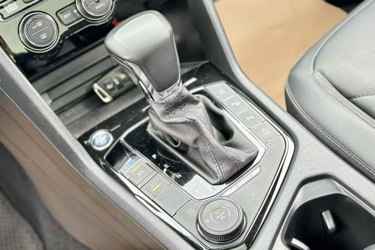 Used Volkswagen Tiguan L 2019 380TSI Automatic All-Wheel Drive Luxury Edition with 7 Seats China VI Standard
