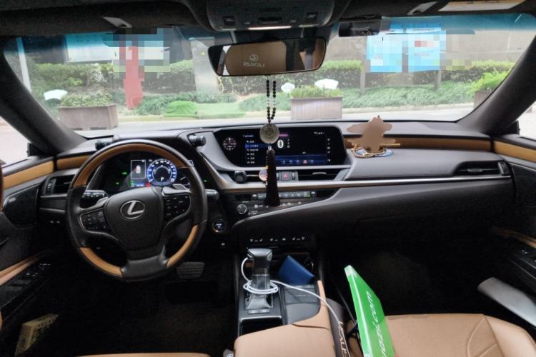 Used Lexus ES 2018 300h Executive Version China V Standard
